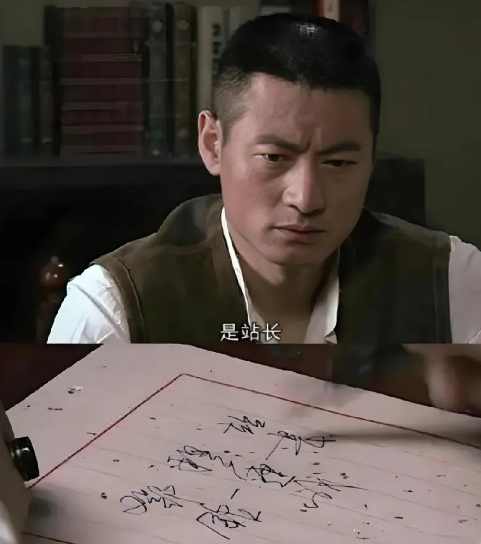 #《潜伏》中的马奎为什么必须死?# 马奎纯属自己作死，他如果不死，反而奇怪了。