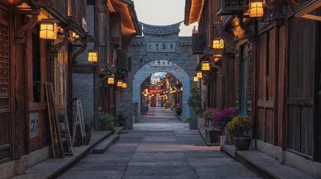 如果武将的最高成就是封狼居胥，
那么文臣的最高成就是什么？
武将的最高荣誉是：封