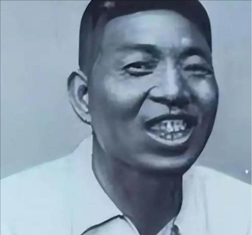 1951年，军统特务佟荣功被捕，在审讯中，他透露曾在西安潜伏，审讯员听后大惊，急