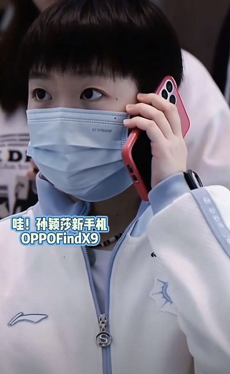 莎莎同款根本买不到？！OPPO你是懂流量的！
昨天被莎莎手里的红色新手机刷屏了，