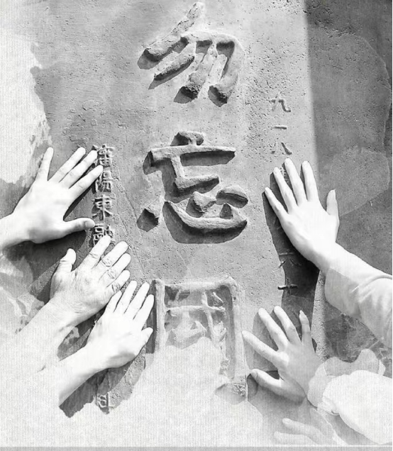 1943年，曹黑茂第二次怀上了日本鬼子的孩子，不久，她在山沟里生下了一个男孩。然