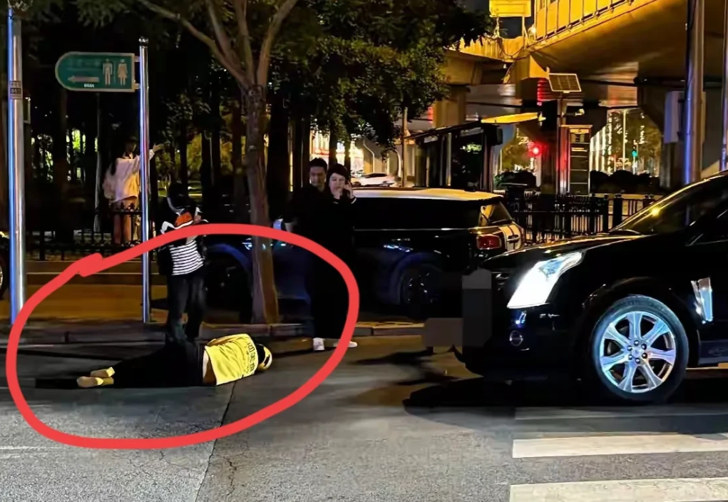 上海一女子点了份外卖，谁知开门一看直接惊呆了！给她送外卖的不是别人，而是一个浑身