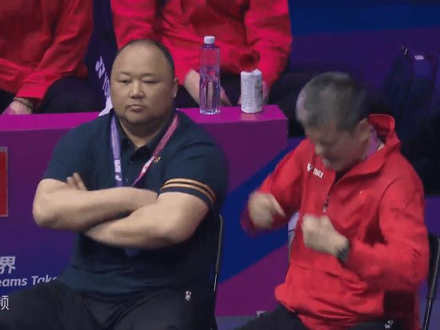 张军比刘国梁强多了！
至少还有石宇奇、陈雨菲，黄东萍等老将替他保业绩……
甚至国