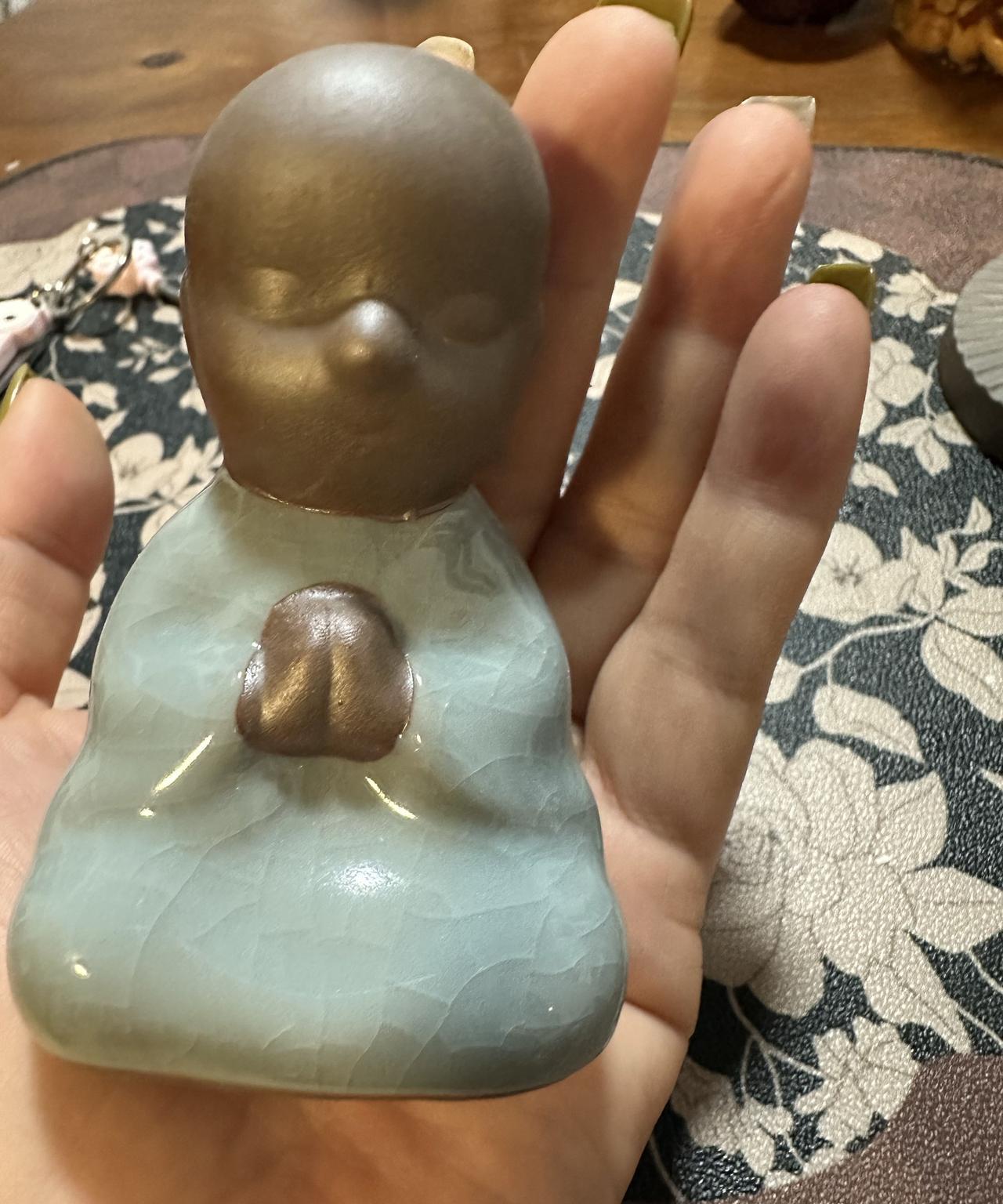 老爷们幽幽的说：“你怎么对我态度越来越差？”
我反问他：“差吗？”
他说：“不是