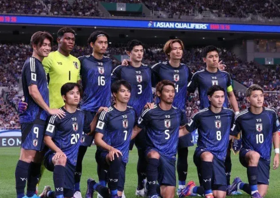 日本男足这阵容真的逆天！
足足有14人效力五大联赛，而且每个五大联赛都有日本球员