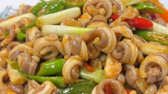 酸辣猪肚：传统美味与家庭温暖的完美结合