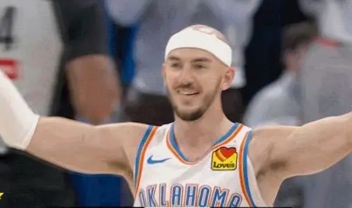 杰威的状态起伏是恶性循环
因为打封闭打了整个季后赛，休赛期才做手术，所以没练也没