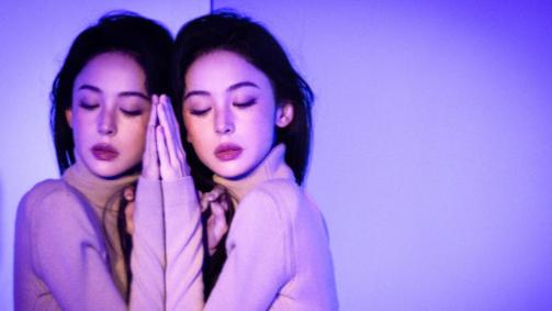 娜扎的这组紫色妆造，是不是很有格调！