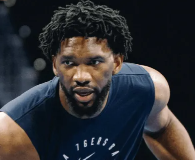 76人更新官方社媒，公布了球队的伤病报告。
出战成疑：乔尔-恩比德（左膝伤病管理