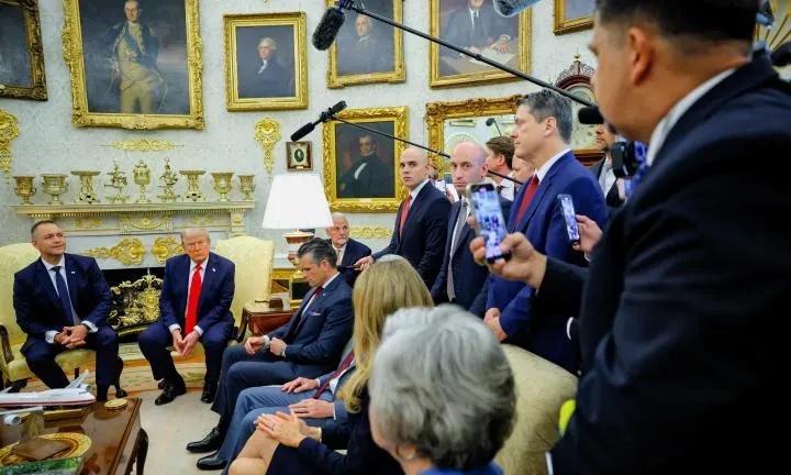 老特谈及中方阅兵，“非常令人印象深刻”。
“我认为这是一场美丽的仪式，非常令人印