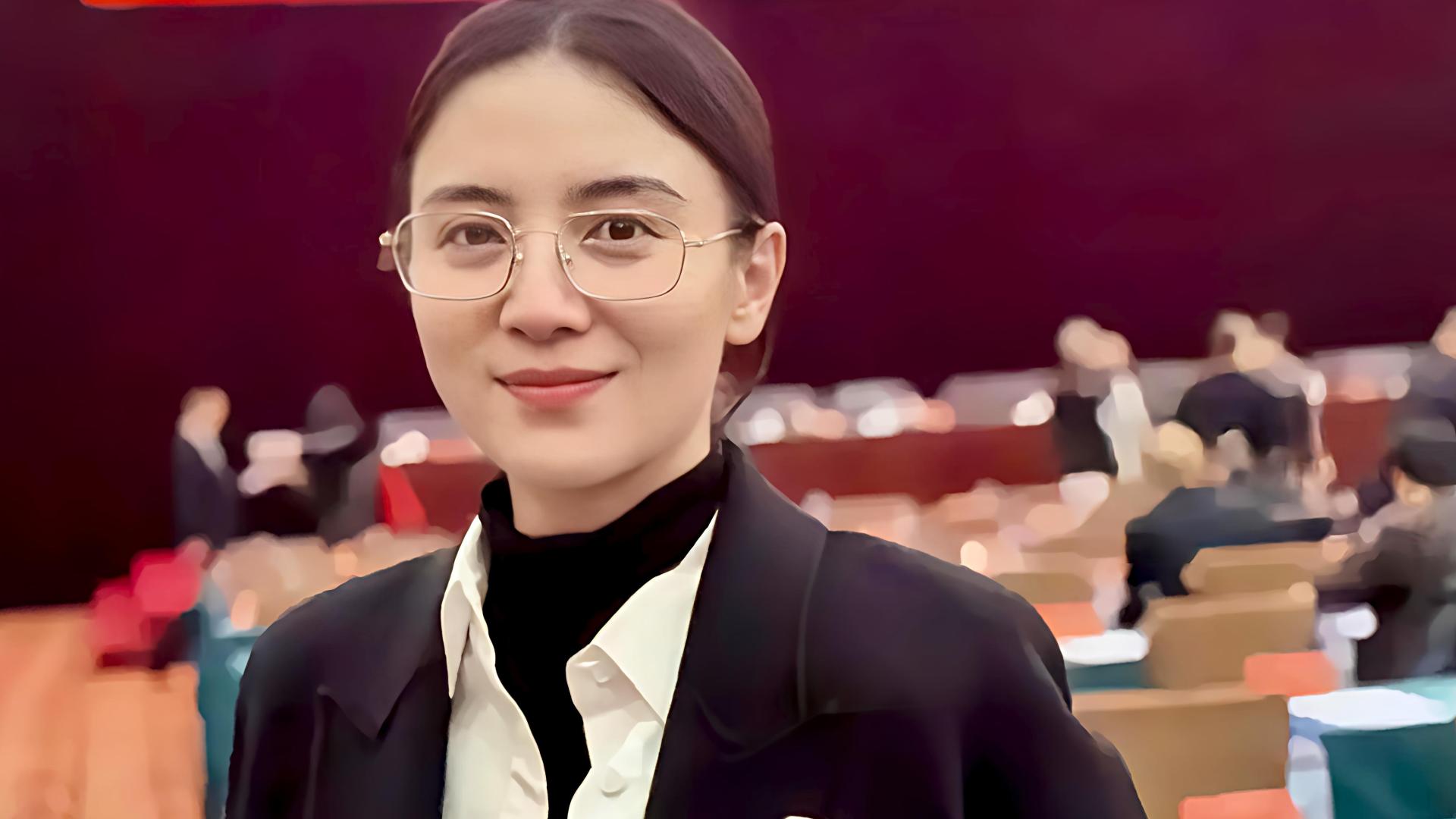 从“脱星”到白玉兰影后，她把唾沫酿成酒敬岁月