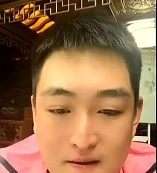 赵一楠办的这场球赛，说是球赛又不太像。

请了专业球员范志毅，人却没来。
