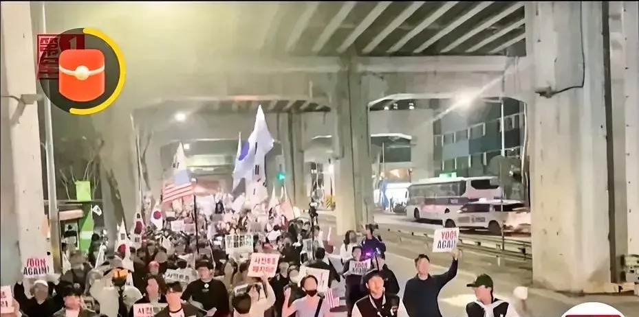 韩国街头反华这事儿真让人火大











---









