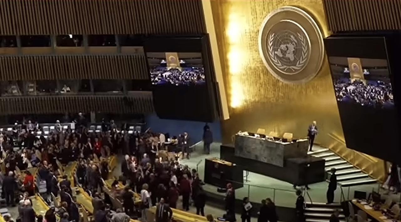 哈马斯是反政府非法武装！
巴勒斯坦总统阿巴斯在联合国大会上（视频出席联大）表示:
