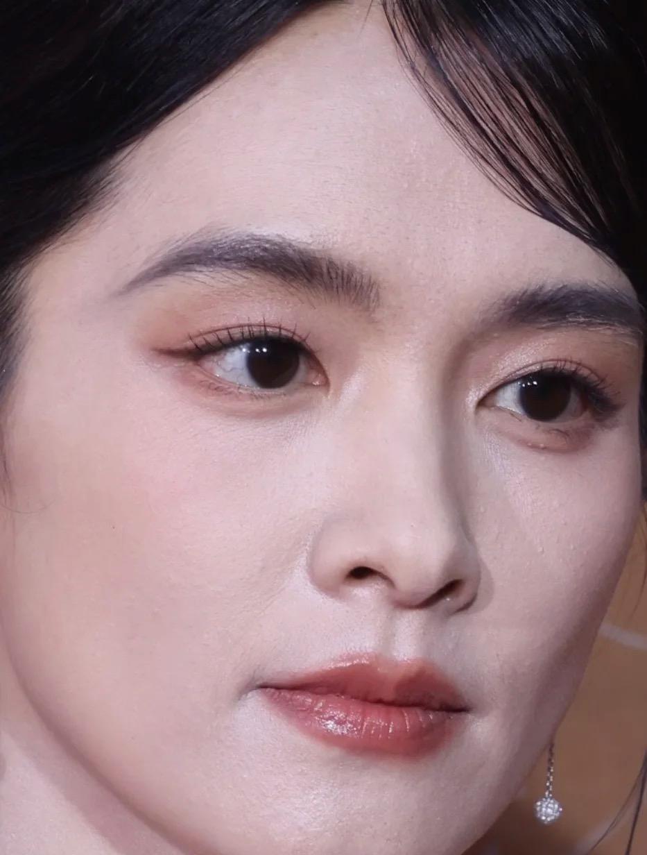 陈昊宇，清冷疏离的智性美