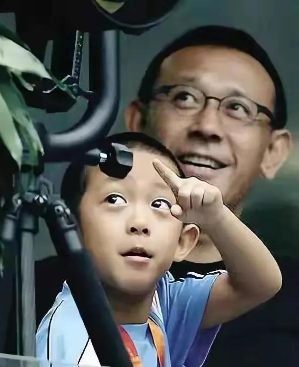 姜文说：我跟我妈的关系怎么都处不好，我妈是2018年3月去世的，我一直想修复和她