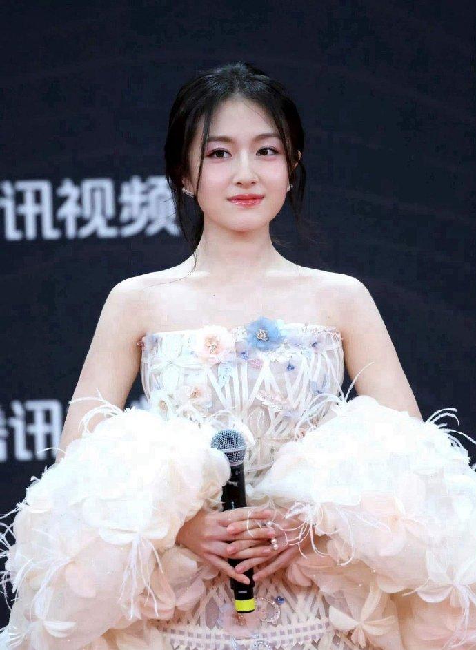 那年她17，他20，眼神根本藏不住！ ​​​
