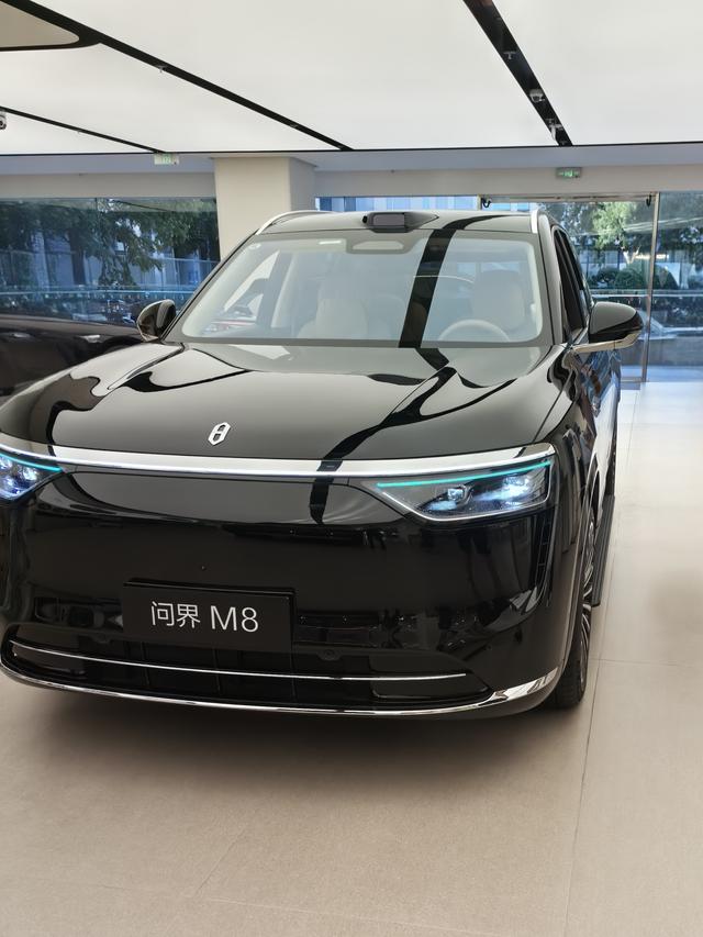 试驾”遥遥领先”的M8日记

去了问界4S店，专门来看新出的M8纯电版。店里面挺