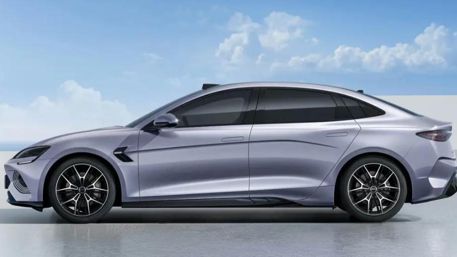 比亚迪掀桌子了！海豹06GT设计大气，售价13.88万，缺点真不好找