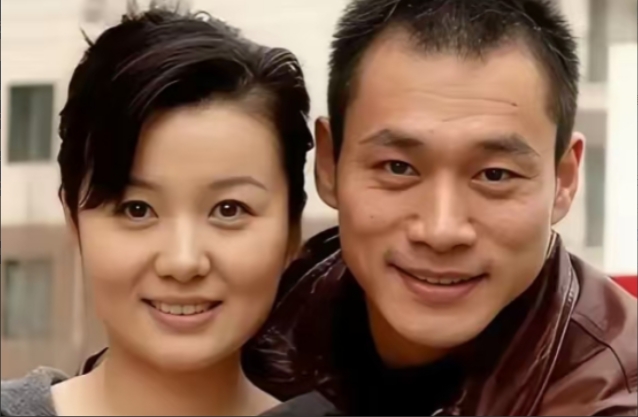 1998年，饰演“武松”的丁海峰爱上了“潘金莲”王思懿，丁海峰的妻子得知后竟然不