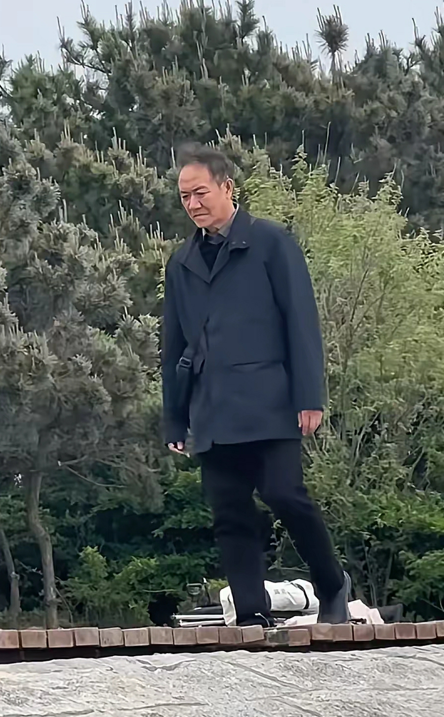 一句话证明你认识他。