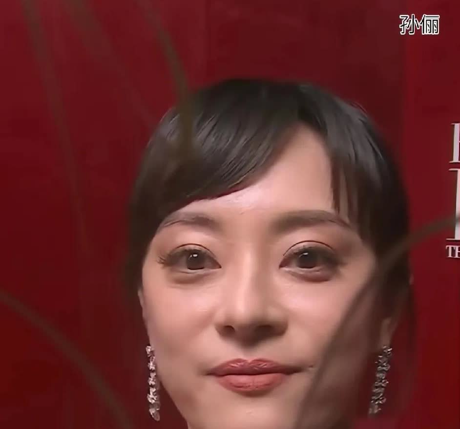 时尚芭莎这次的怼脸拍，得罪了不少明星。

但是，好多人都不知道时尚芭莎多么用