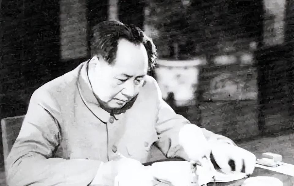 毛主席造的‘纸老虎’词在美国用了八十年 连基辛格都提过
1946年美国记者安娜在