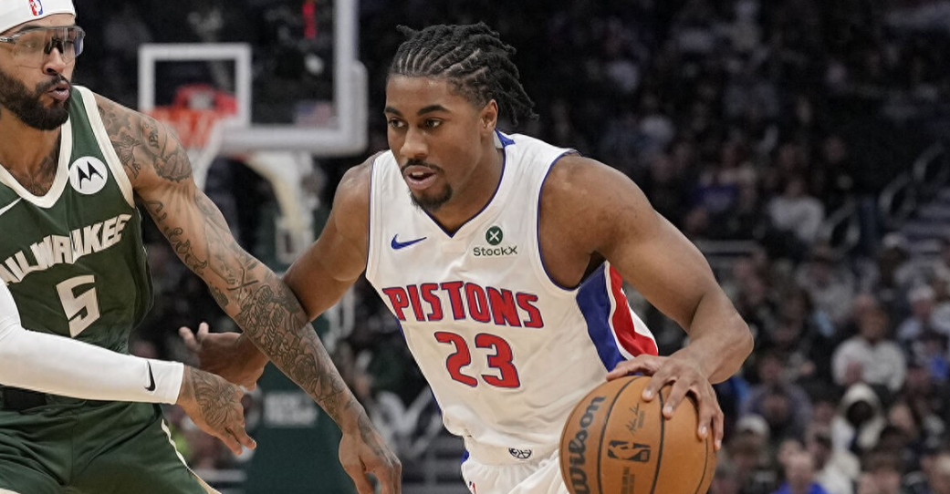 活塞客场129-116轻取雄鹿迎来12连胜。
此役活塞后卫杰登-艾维伤愈复出迎来