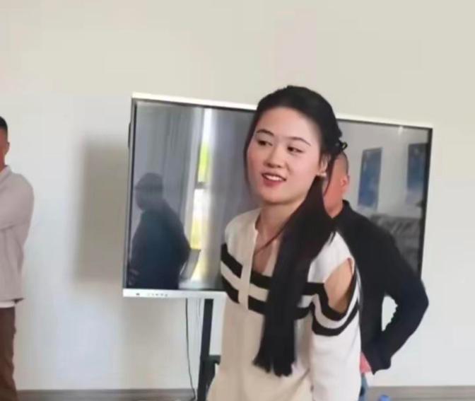 朱之文儿媳陈萌的一纸声明，犹如平地惊雷，彻底打破了围绕“大衣哥”家庭借贷传闻的宁