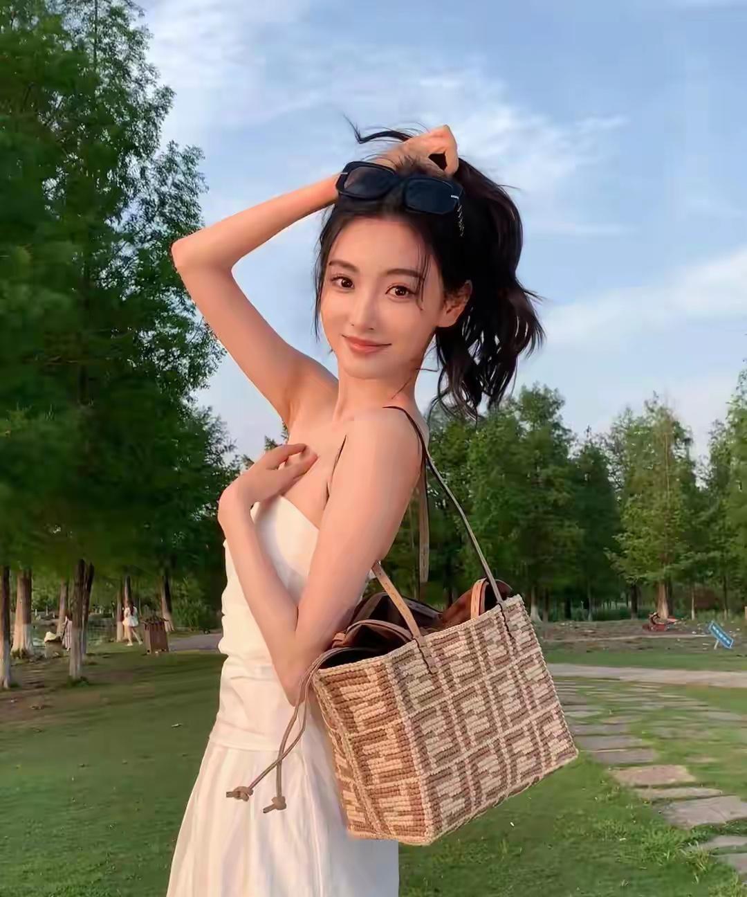 而落子无悔的意义就在于：允许失败和遗憾的存在，允许所有一切自然发生。
毕竟，人生