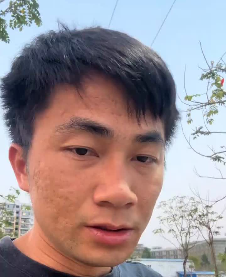很多学员压根就不知道，其实科目三中途是可以停车的，哪怕直线行驶中途也是可以停车的