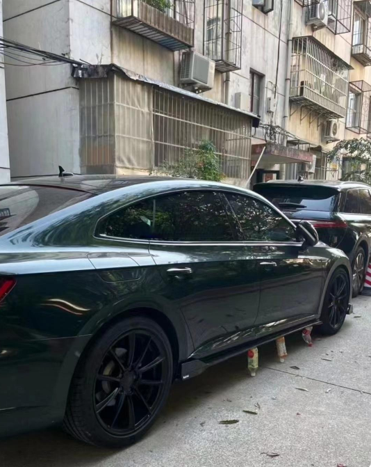 这种停车方式？？？捡水瓶子的大爷大妈如何应对？？？