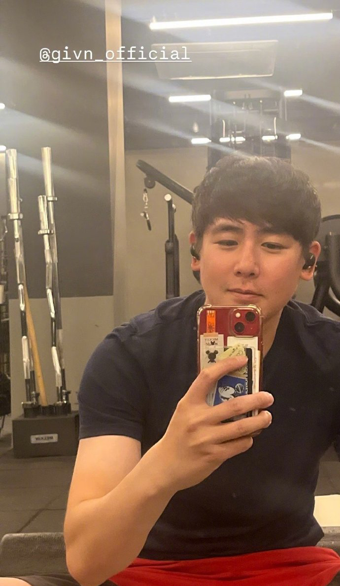 男人花期短，尼坤Nichkhun也没逃过。