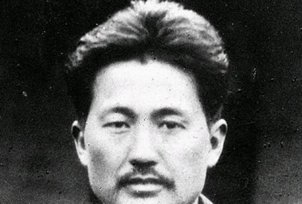 “铁血将军，民族魂：方志敏不朽的革命精神与历史功绩”
在中国近现代史的长河中，涌