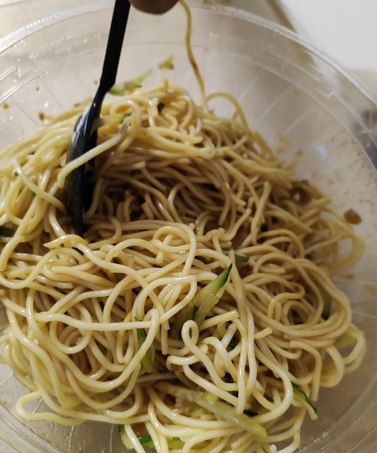 这大热天是真的不想吃饭，更不想做饭，走进厨房，感觉热度都提升了级别，一顿饭做下来
