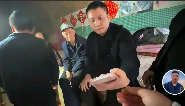 海哥量地球真不容易！
近日，海哥成名的贺家洼贺老爷子儿子癌症去世了，家属联名要请