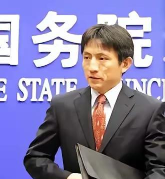看来，怼老美这工作，的确挺废人啊！
钢哥，这几年头发白了好多！掉了好多！脸上也沧
