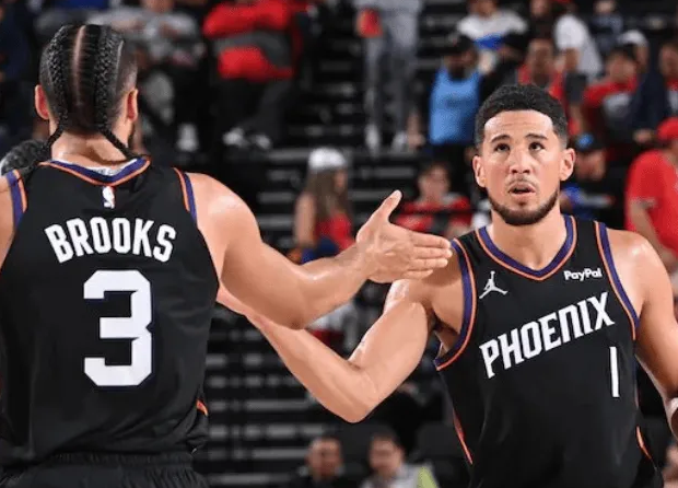 NBA常规赛，太阳121-98战胜鹈鹕。
此役后，太阳取得6胜5负的战绩。
据统