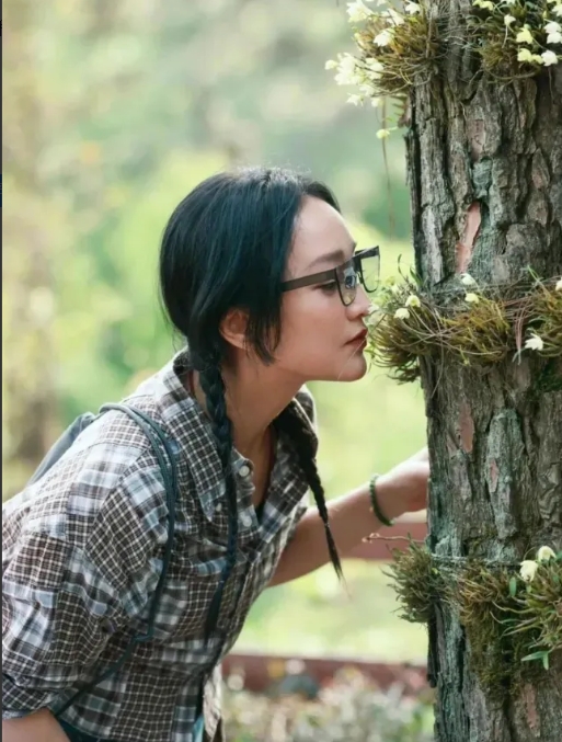周迅的这次造型，双马尾麻花辫绝对是亮点。