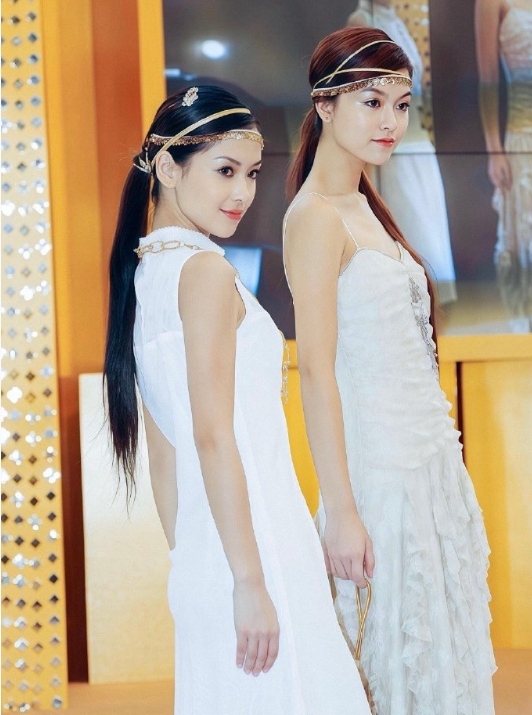 那个时候的文咏珊，杨颖走秀 ​​​
