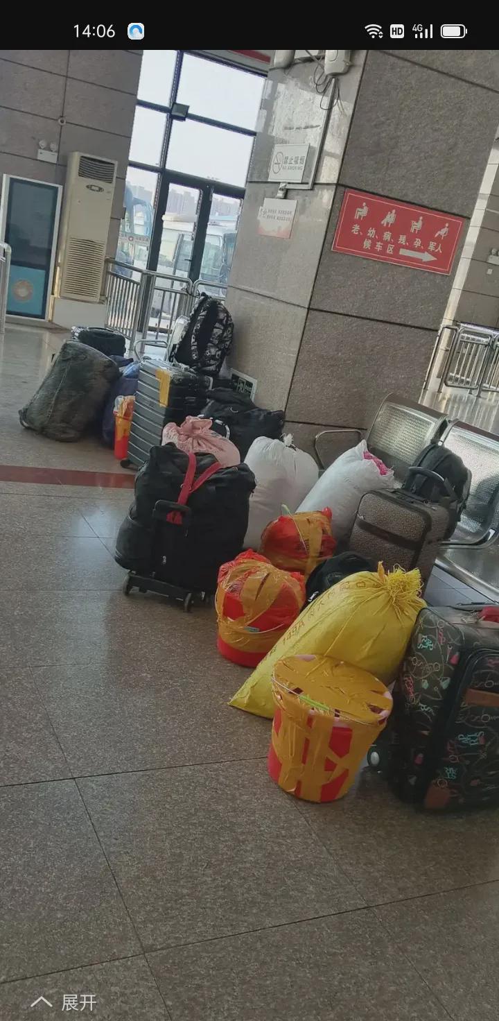 在外打工真不容易，丈夫在凤阳高铁项目干了二十余天就收工了，在工地休息了六七天。最