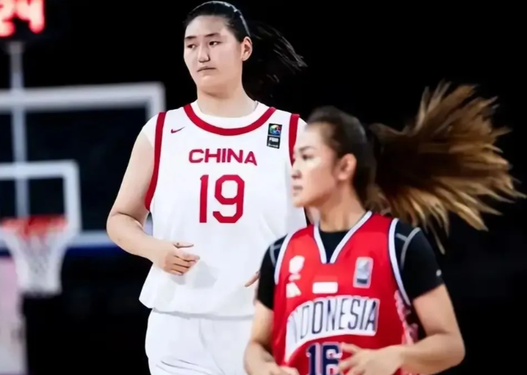 张子宇一战成名，2028奥运中国女篮夺冠有戏

张子宇在与印尼队的比赛中，表现出