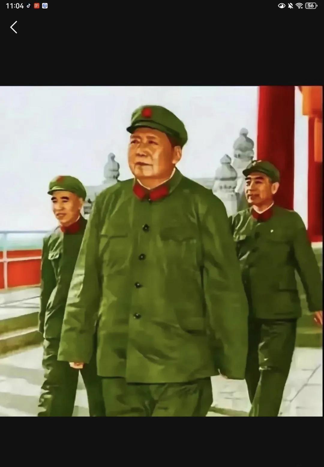 毛主席，周总理穿上了军装，威武霸气，大步向前走！