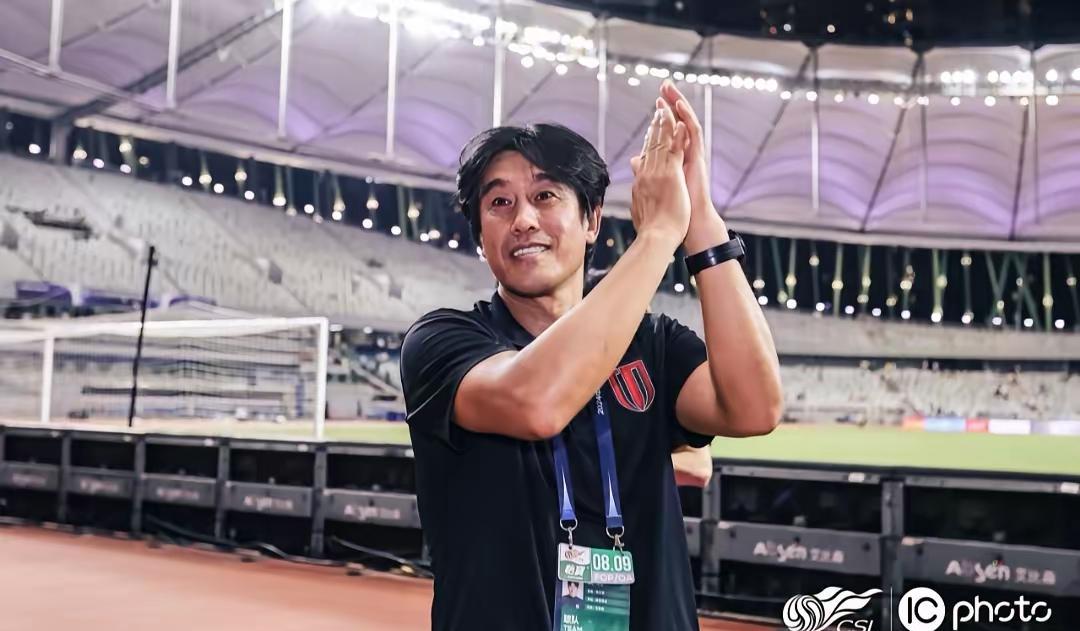 面对部分成都球迷喊对亚冠放手，徐正源明确表示“既要又要”，绝不撒手。
在对阵江源