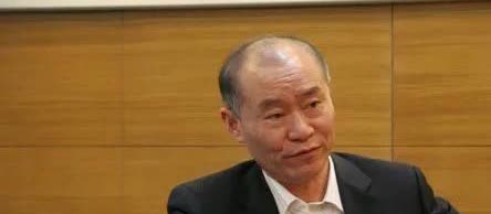 12年跌掉一个车企！
江淮的生死转折来了。
1964年，一群技术员敲敲打打，