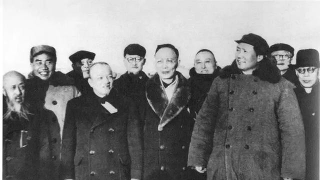 1948年，老先生塞给周总理一张纸条，毛主席看后：立刻召开会议