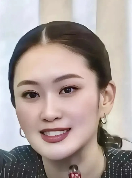 刚刚传来消息——
2025年8月4日，被停职的泰国总理佩通坦通过其办公室正式对外