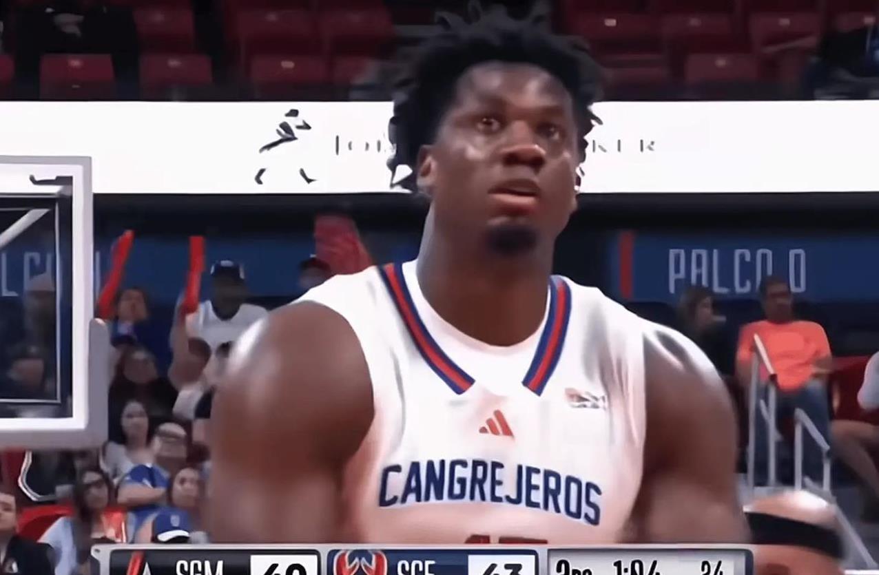 04月23日，近日，美媒晒出了前NBA球员哈桑 - 怀特塞德在近日比赛中的肌肉照