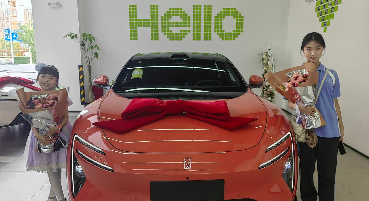 女儿中考结束，下一站去提新车，愿美丽而火红的阿维塔06，给女儿带来幸福且幸运的人