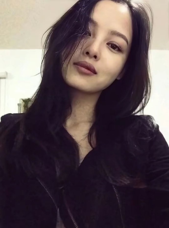 辛芷蕾经历从16岁鹤岗的服务员，到30岁才在演艺圈初露头角，再到如今威尼斯影后 